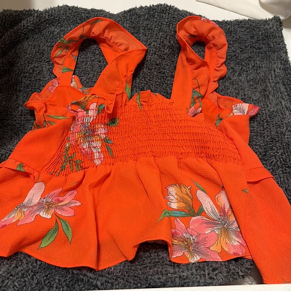 TIMING - polyester v-neck blouse, frill details and stretch back. Size L. - Picture 2 of 2